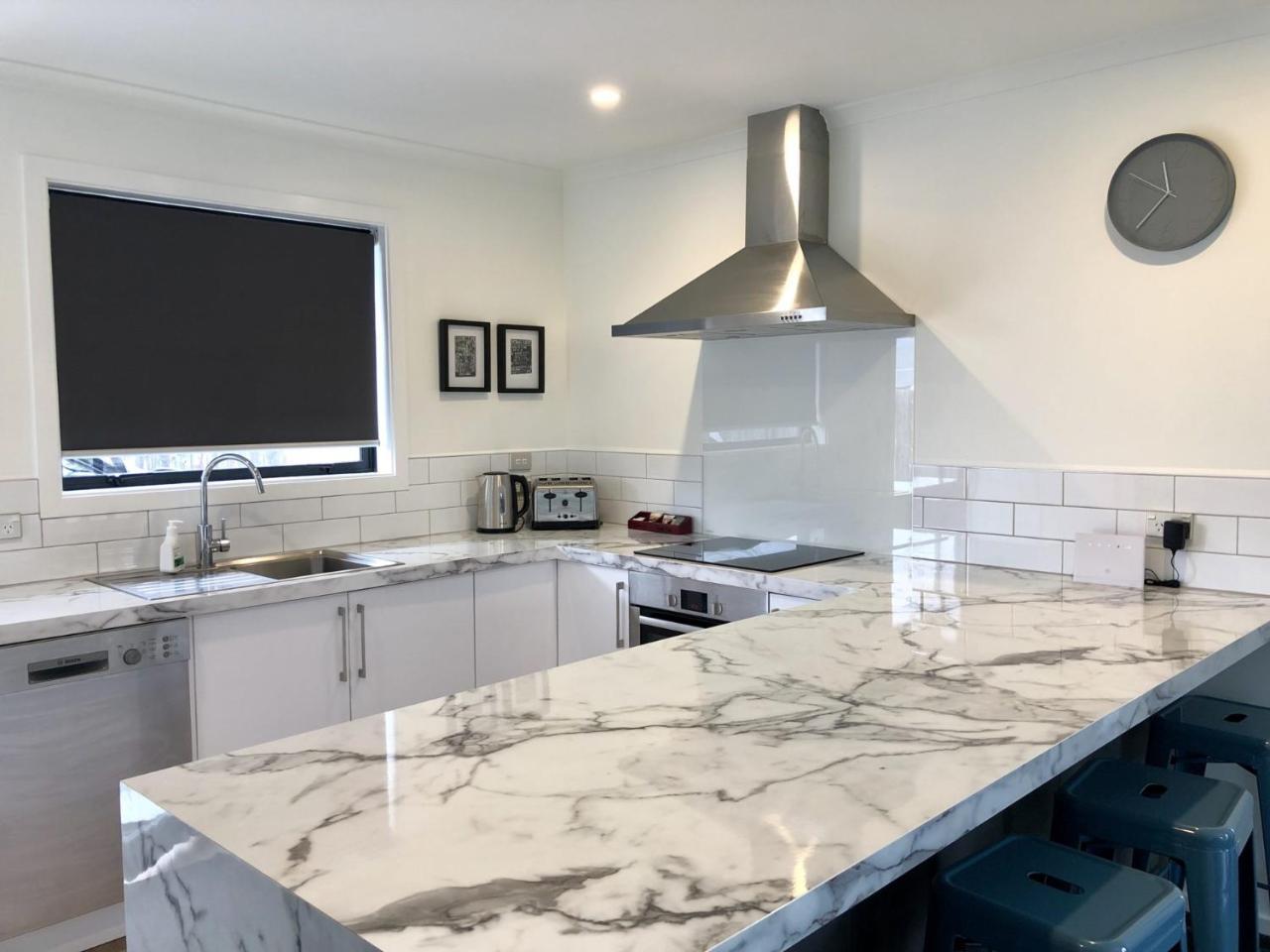 Townhouse Feel In Irishman Villa Twizel Room photo